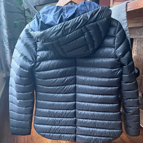 Athleta reversible lightweight puffer jacket - Picture 2 of 4